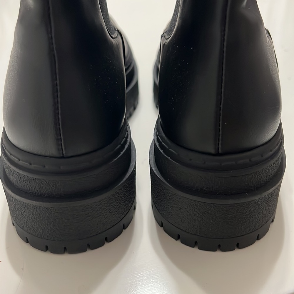 New!! Good American Chelsea Lug Sole Pull On Boots Black, Read Update! - Picture 5 of 14
